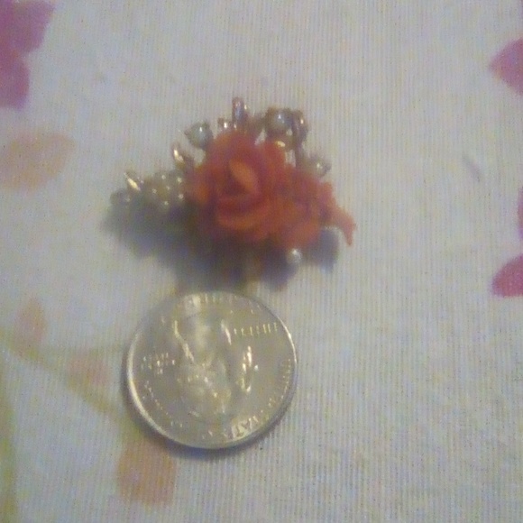 vintage pin rose with faux pearls - Picture 3 of 4
